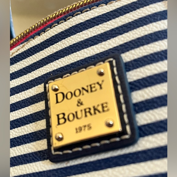 Dooney & Bourke handbag! Like new, clean and very cute! - Picture 6 of 6